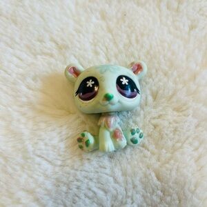 Littlest Pet Shop #794 Polar Bear Cream Blue Snowflakes Purple